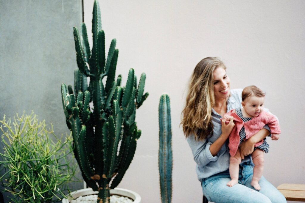 Mum cuddling her baby at cafe during an outdoor family photography session in Sydney